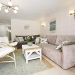 Apartman Larina *